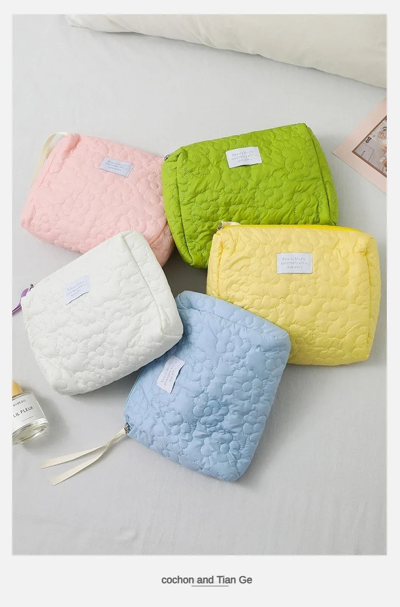 1PC Heart shaped Candy Cloud Makeup Bag Soft and Cute Ins Girl Large Capacity Portable Storage Bag Dormitory Toilet Bag