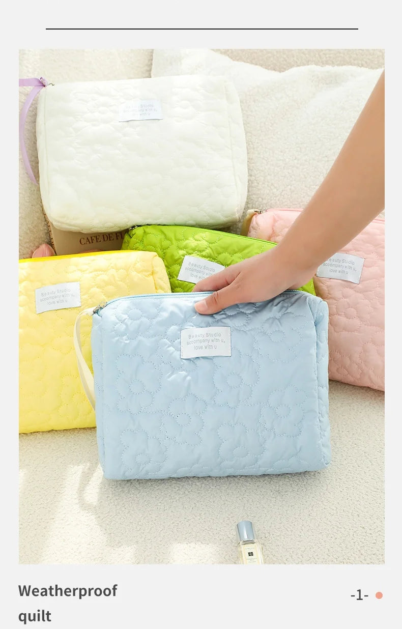 1PC Heart shaped Candy Cloud Makeup Bag Soft and Cute Ins Girl Large Capacity Portable Storage Bag Dormitory Toilet Bag